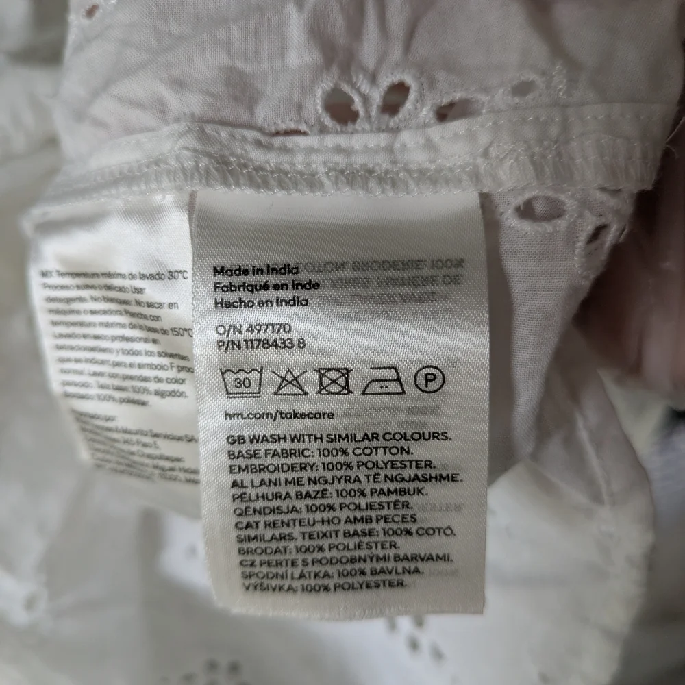 H&M Women's White Eyelet Blouse - Size XL - Picture 4 of 5